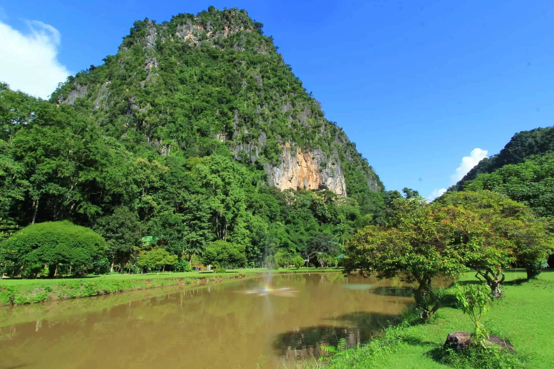 Wat Pa Tam Wua vienuolynas